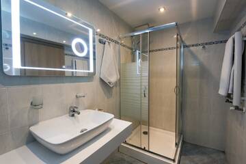 Фото номера Двухместный номер с 2 отдельными кроватями Отель Devin Spa Hotel г. Девин 5