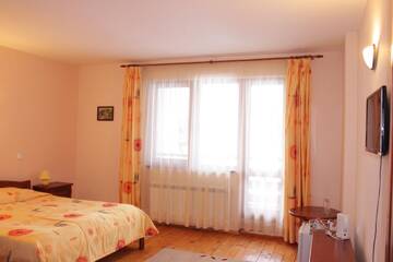 Фото номера Люкс с 1 спальней и балконом Гостевой дом Kris Guest House г. Девин 3